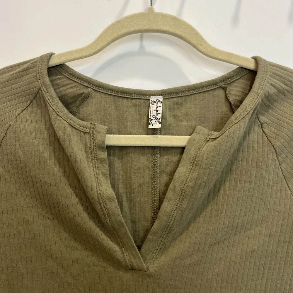 Free People Sage Green Ribbed Notched V-Neck Long Sleeve Thermal Top Size Medium